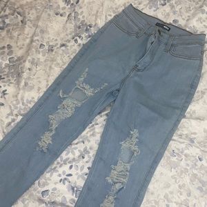 Shredded skinny jeans